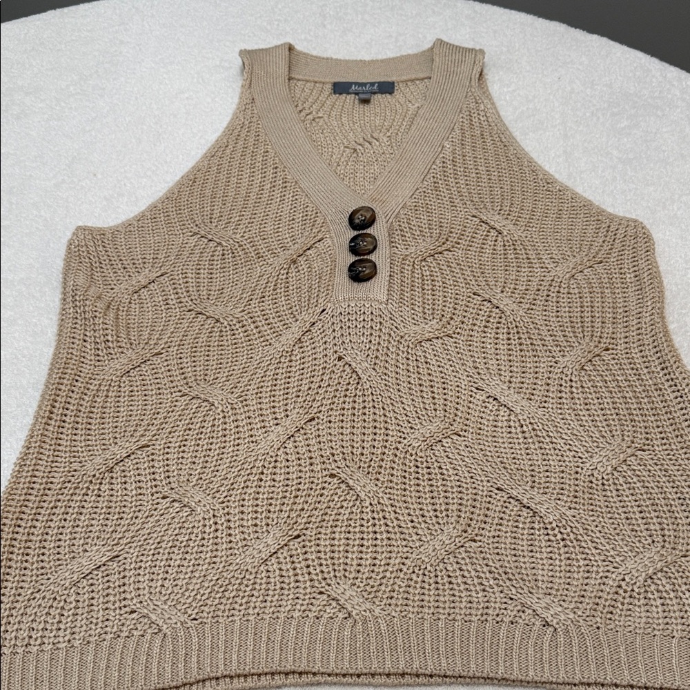 Preppy Summer Sleeveless Sweater Show off  your Arms Neutral Racer Back V Neck L